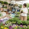園芸用品が充実したホームセンターで花苗や培養土を選ぶ女性